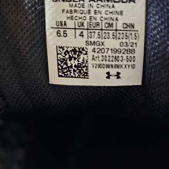 Under Armor Sneakers - Picture 1 of 2